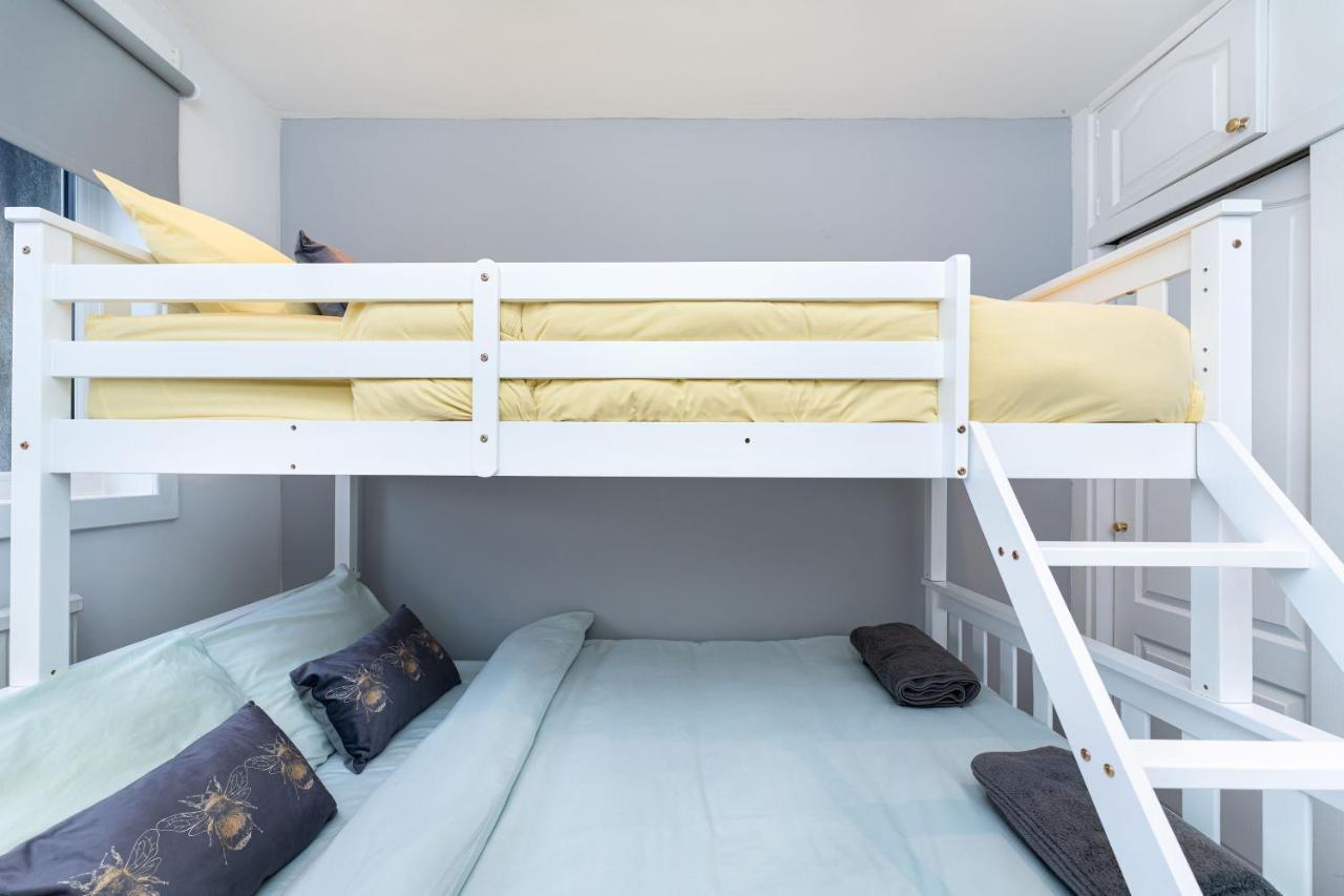 Lovely 3-Bedroom Flat With Free Parking Bridge of Allan Exterior photo