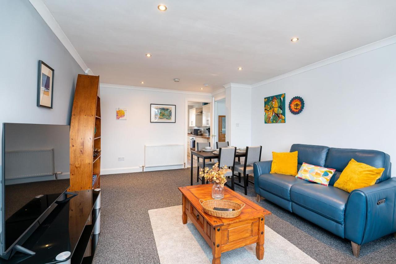 Lovely 3-Bedroom Flat With Free Parking Bridge of Allan Exterior photo
